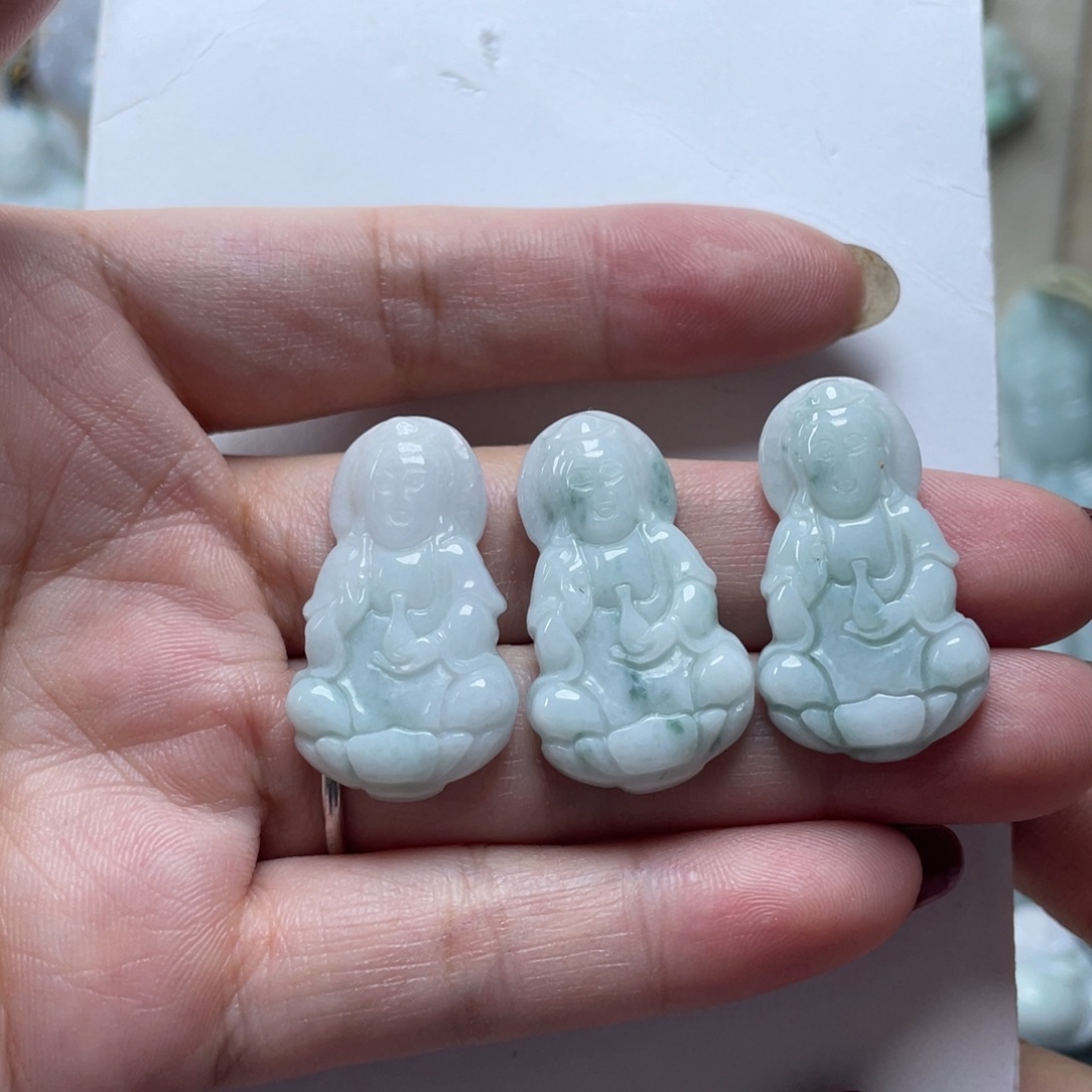 翡翠颈饰未镶嵌观音