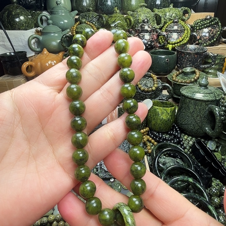 蛇纹石玉未镶嵌珠宝半成品藏玉药王石福利款黄翠1.0手持