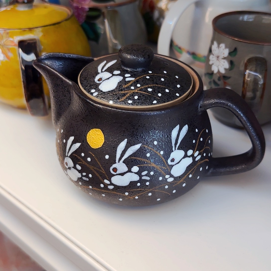 它家茶具瓷器好漂亮！6