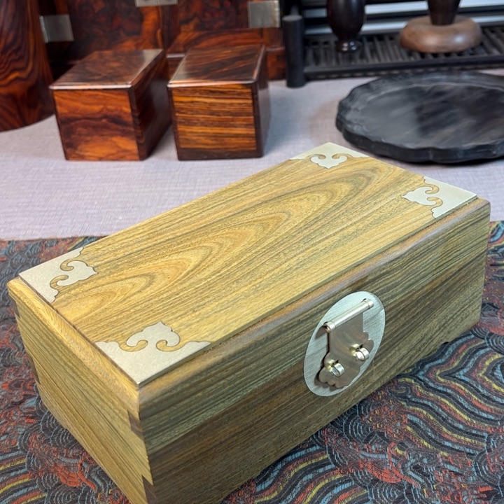 贡木绿檀木首饰盒