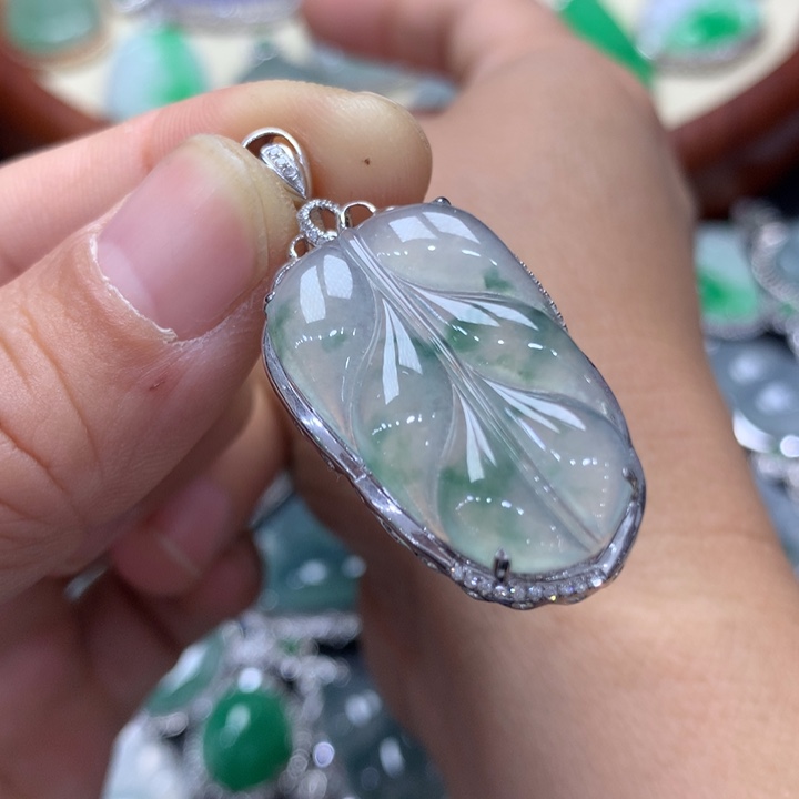 翡翠吊坠(不含链)18K金镶嵌