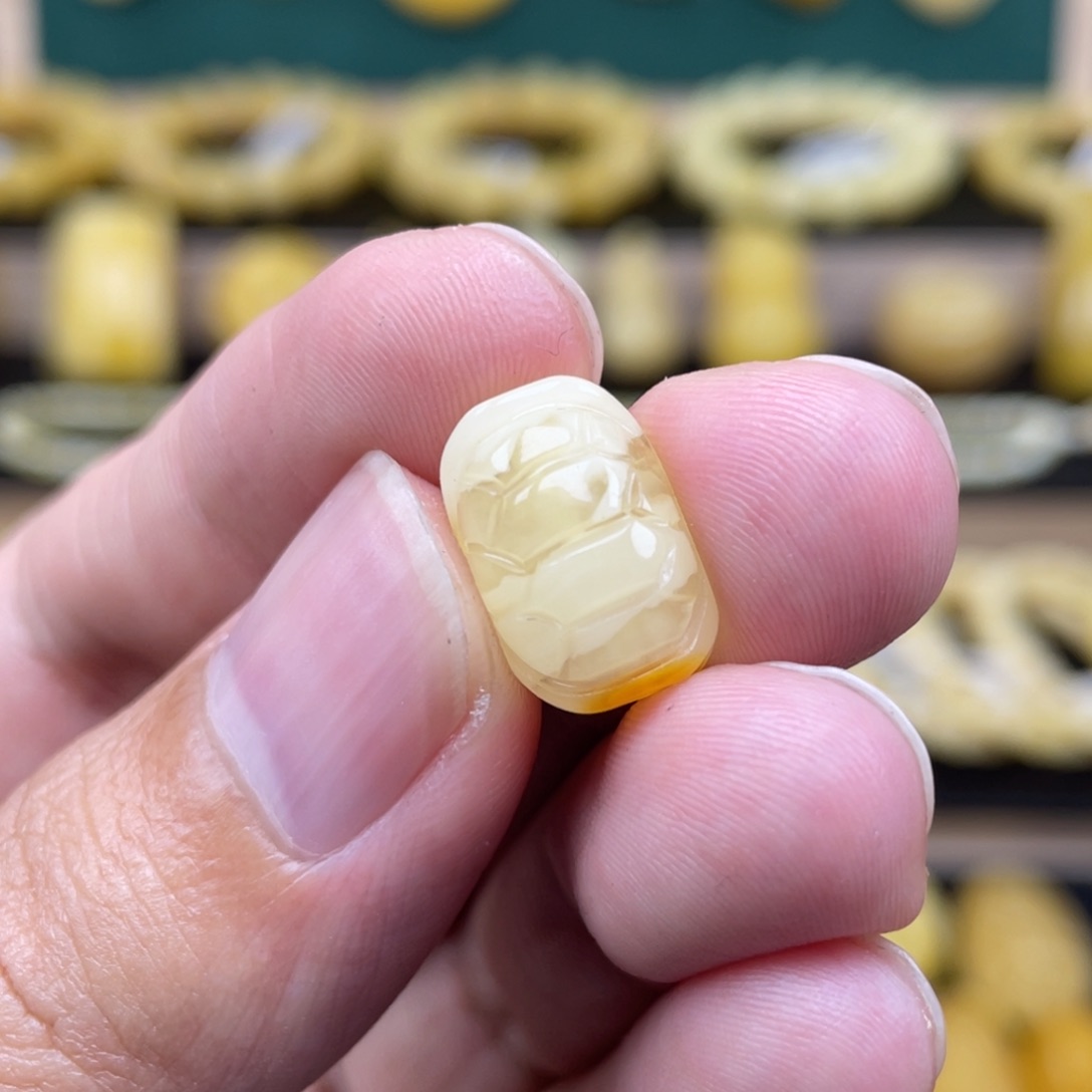 琥珀裸石未镶嵌琥珀蜜蜡