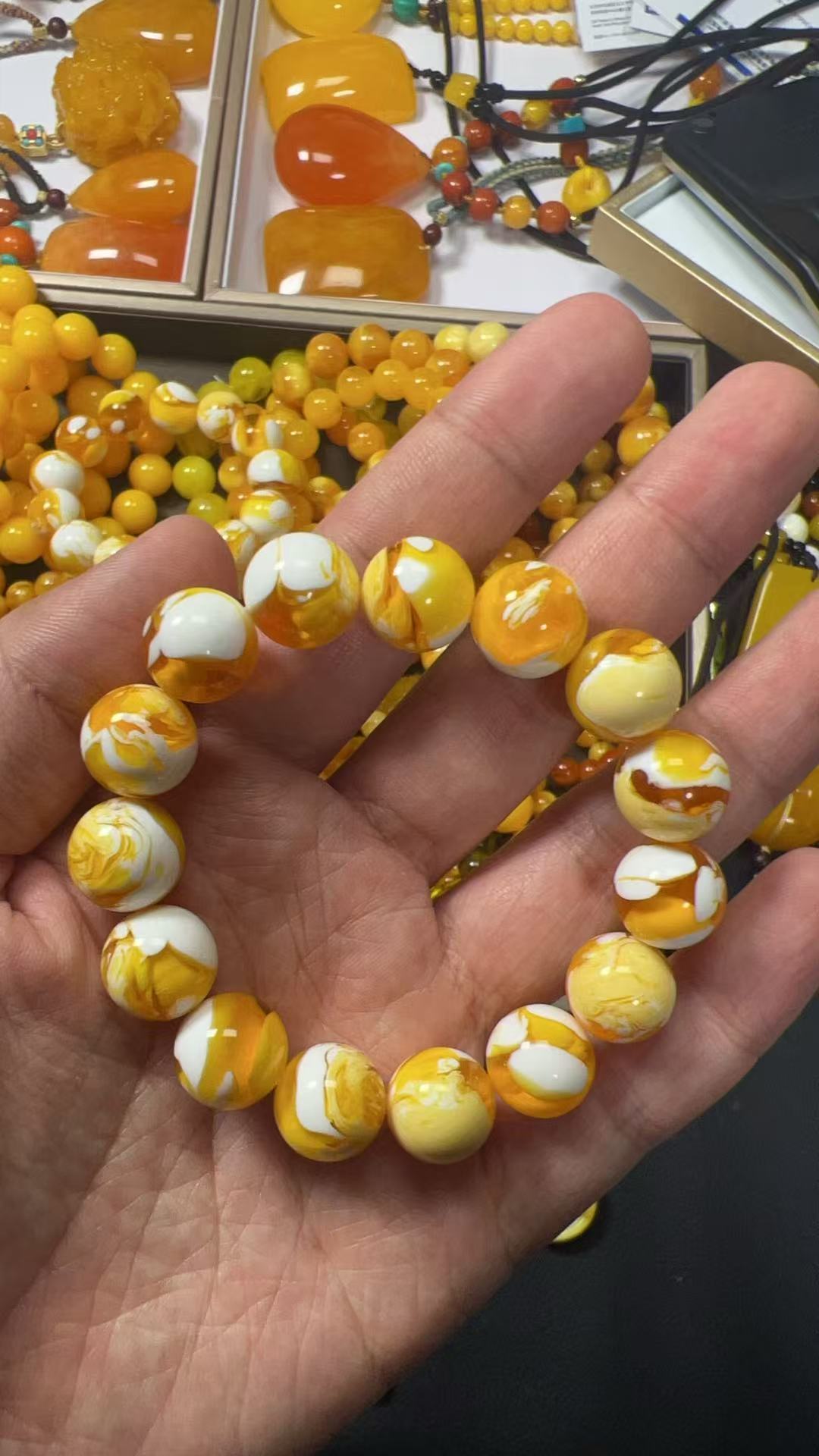  瓷白新蜜黄料16mm单圈手串