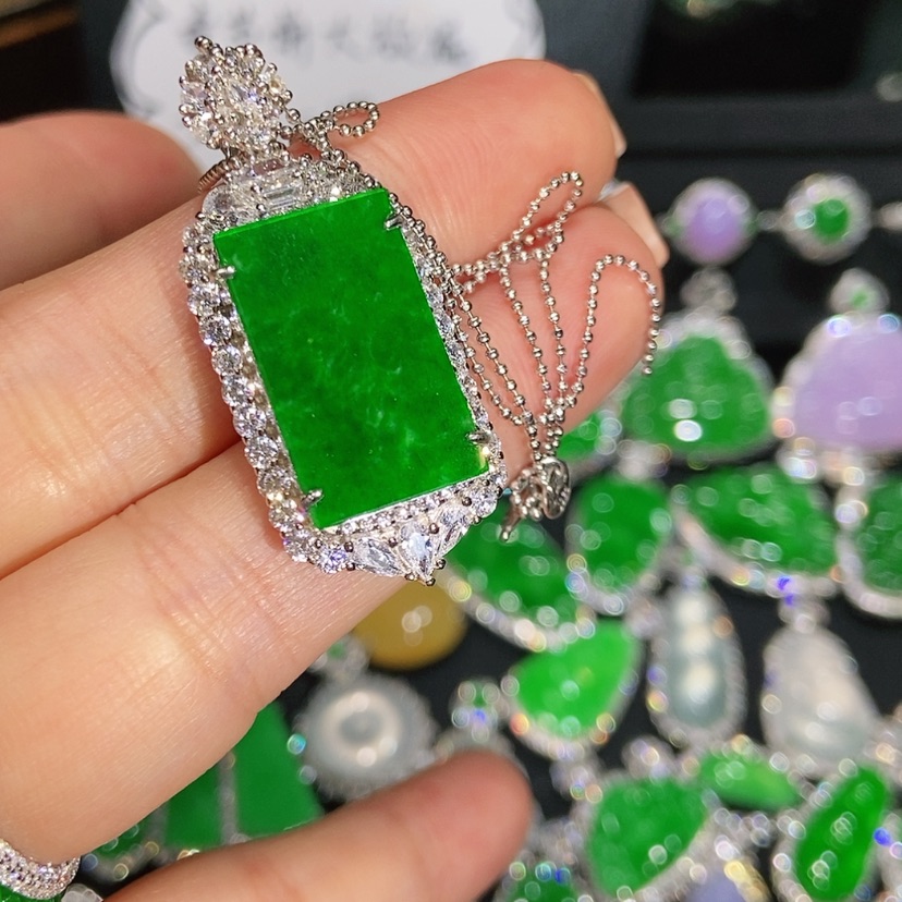 【闪购商品】翡翠颈饰未镶嵌天然翡翠