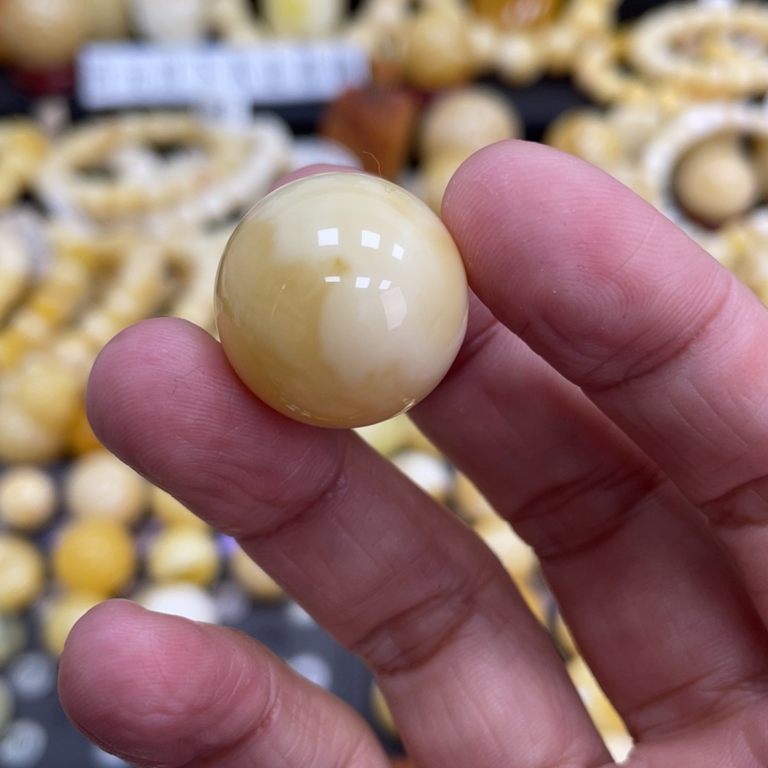 琥珀珠宝奇石未镶嵌20.8mm瑕疵