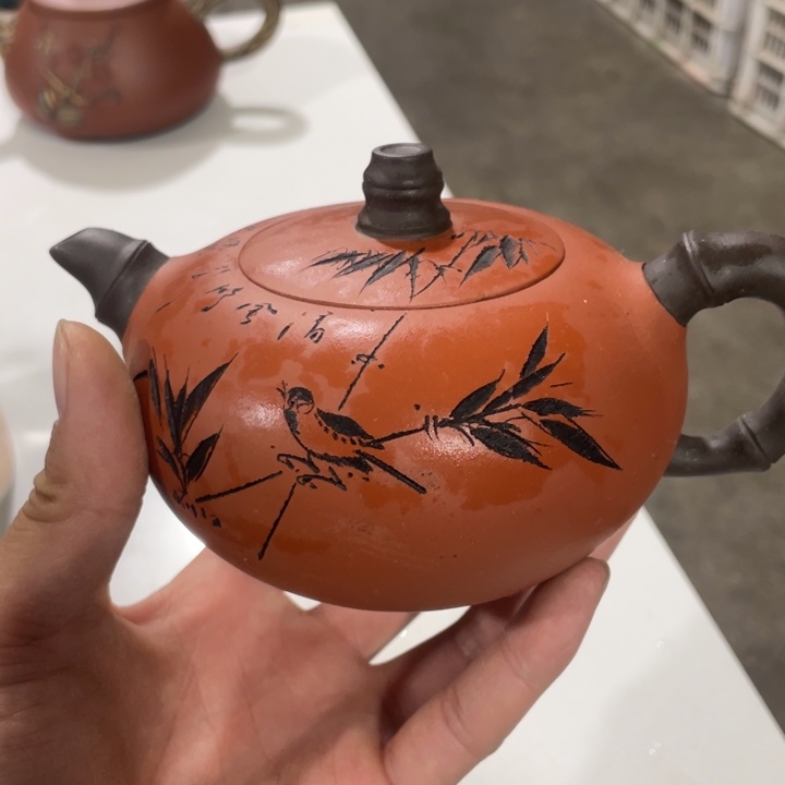 紫砂茶壶老厂紫砂壶一件。