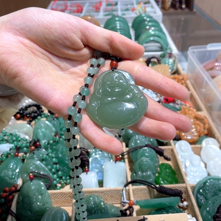 石英质玉未镶嵌颈饰