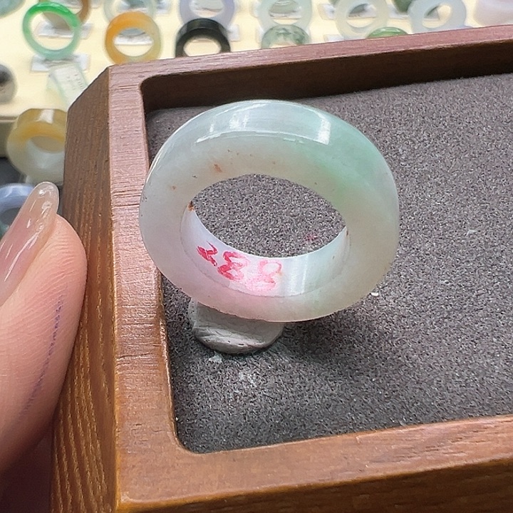 定制翡翠未镶嵌戒指