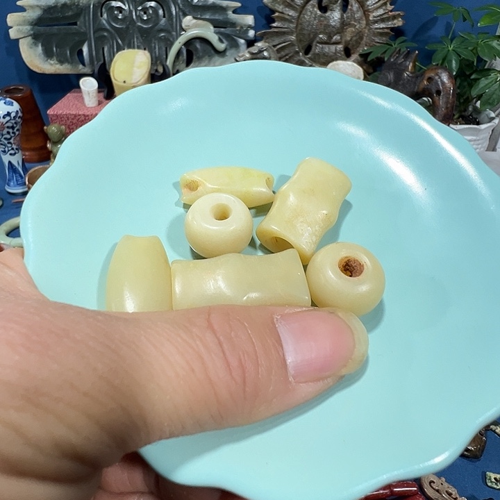 透闪石质玉未镶嵌挂件