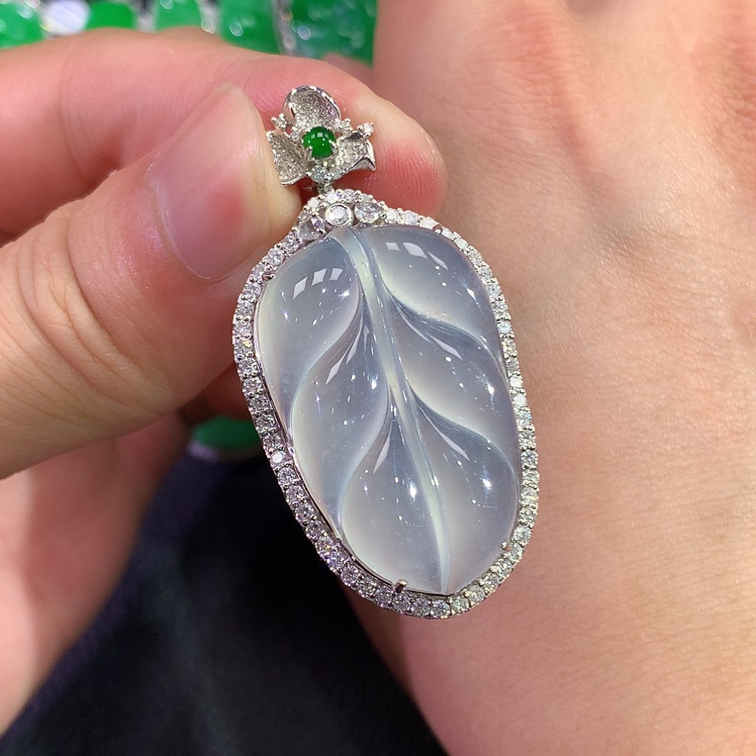 翡翠18K金镶嵌吊坠(赠链)