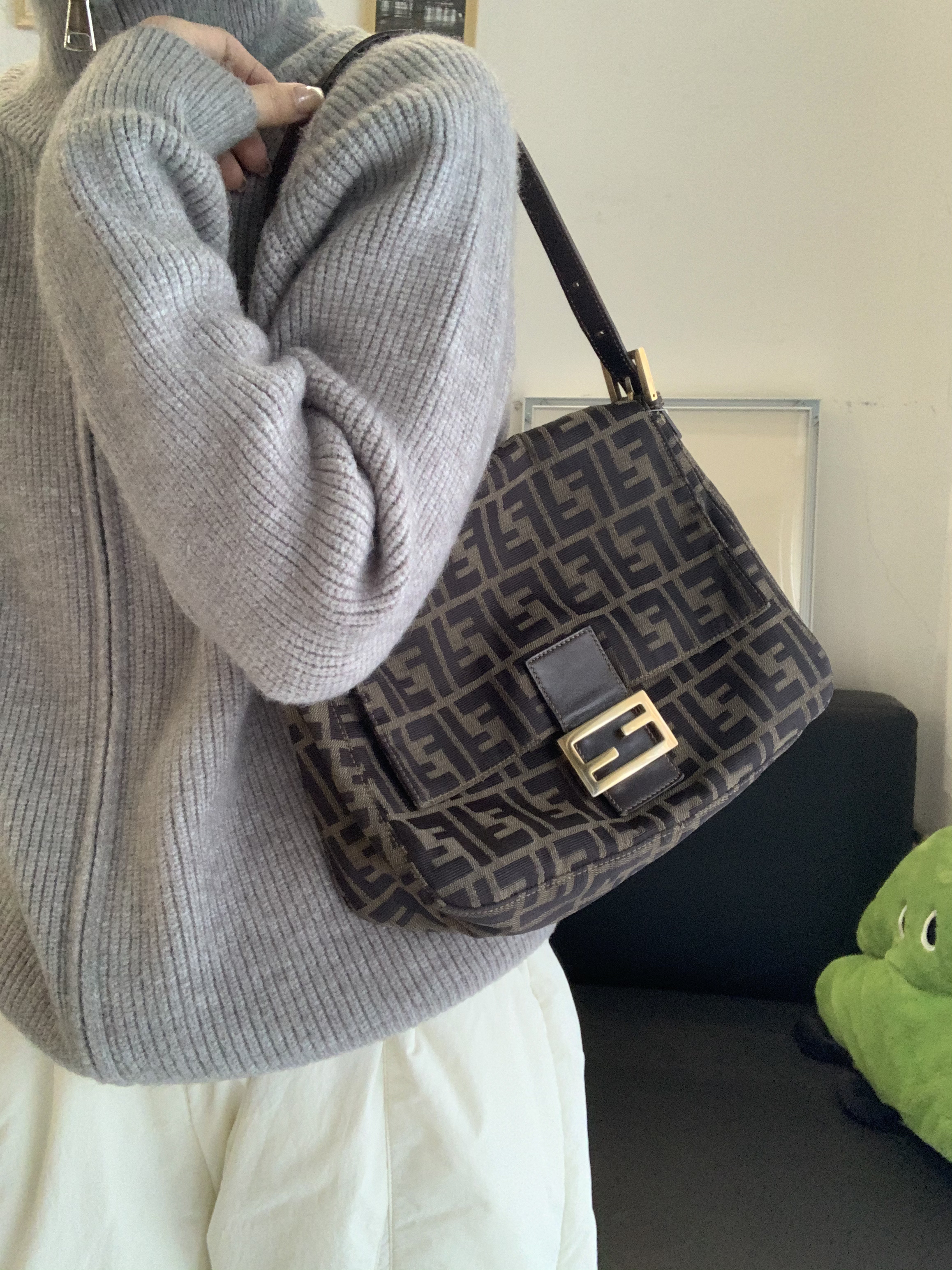 95新 FENDI/芬迪 0老花金扣大法棍单肩包