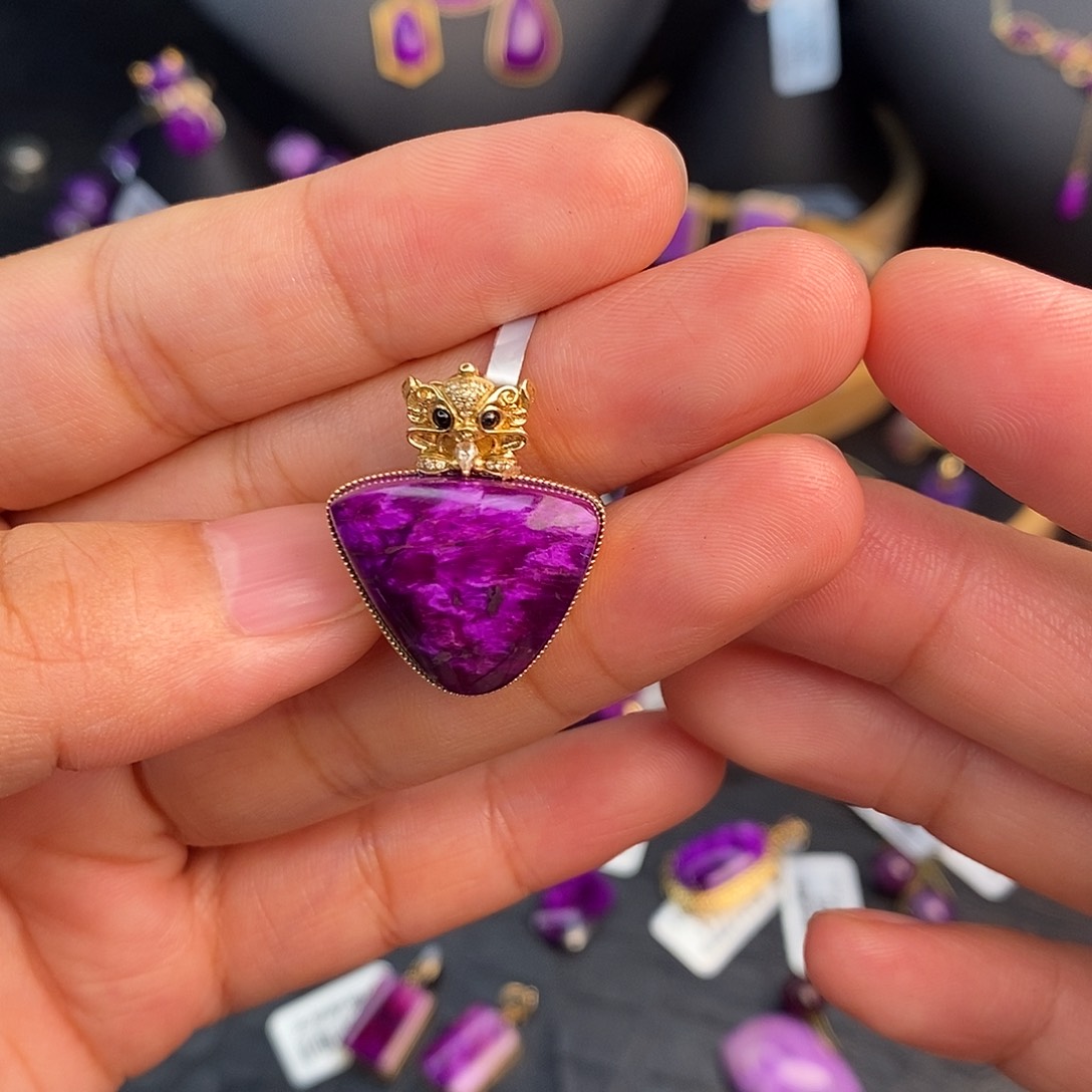 18K金镶嵌苏纪石（舒俱来）吊坠