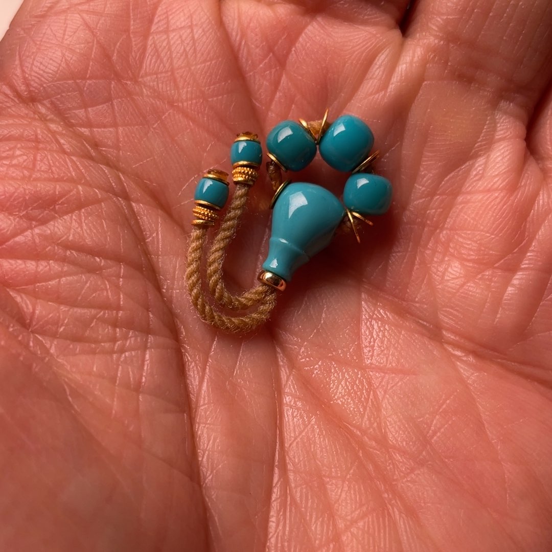 绿松石颈饰未镶嵌