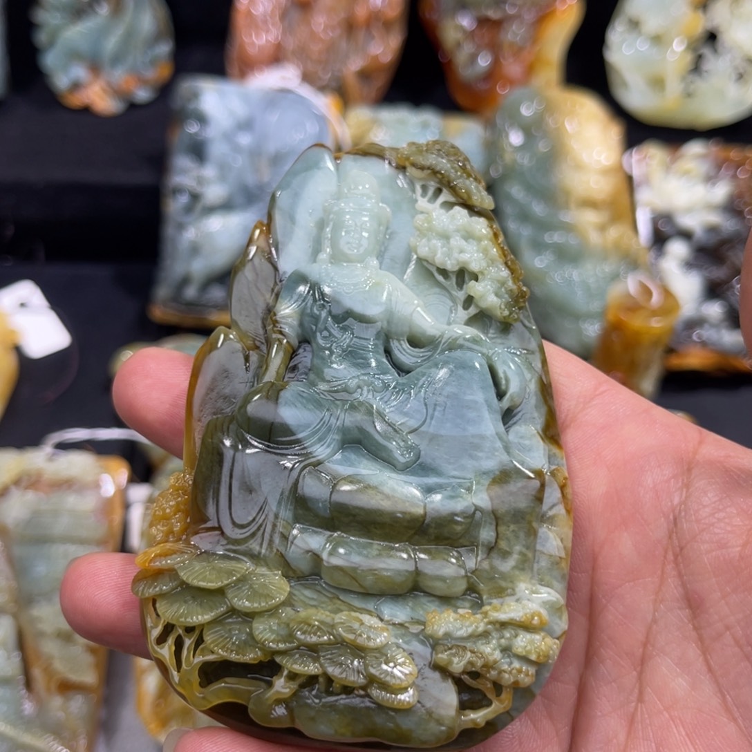 W***定蛇纹石玉未镶嵌颈饰