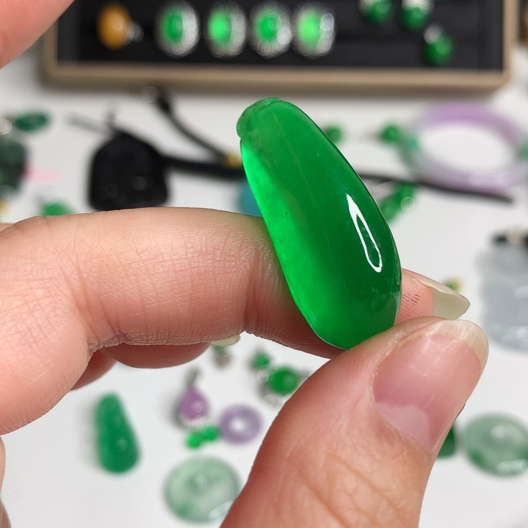 娟***子翡翠未镶嵌手饰优化732