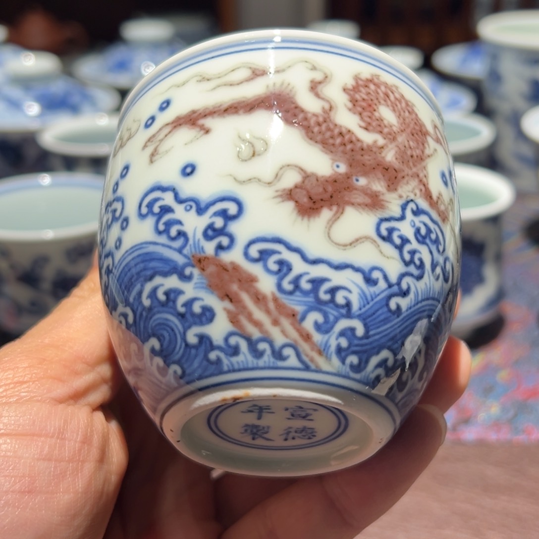 杯青花釉里红鱼化龙缸杯口径高约7厘米