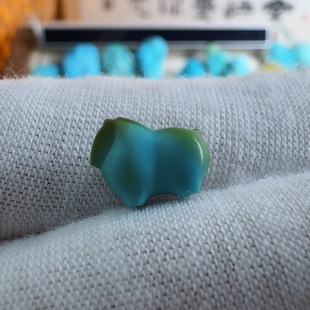 绿松石珠宝奇石未镶嵌原矿绿松石高瓷特色小马吊坠背云侧挂滴流