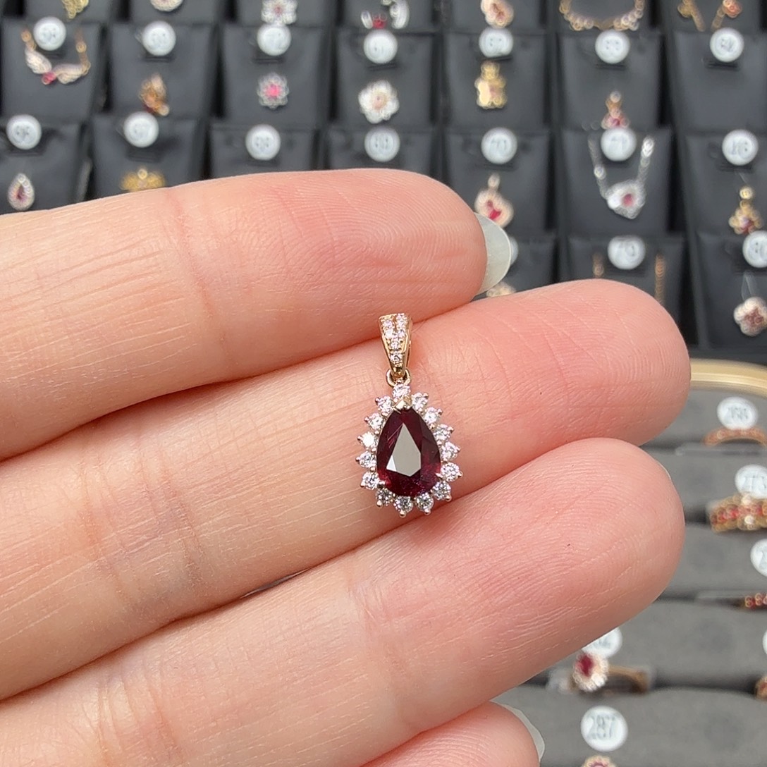 18K金镶嵌吊坠(不含链)红宝石经典戴妃水滴鸽血红0.5克拉