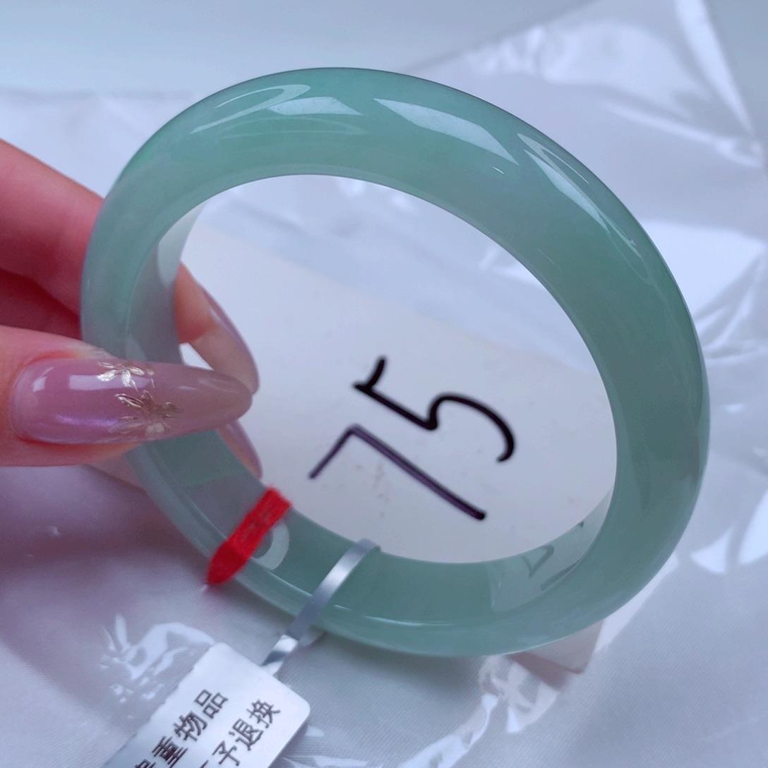 翡翠手镯未镶嵌翡翠56