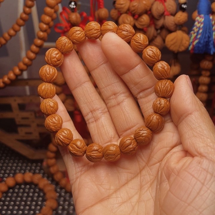 木质类龙纹桃枭挂件