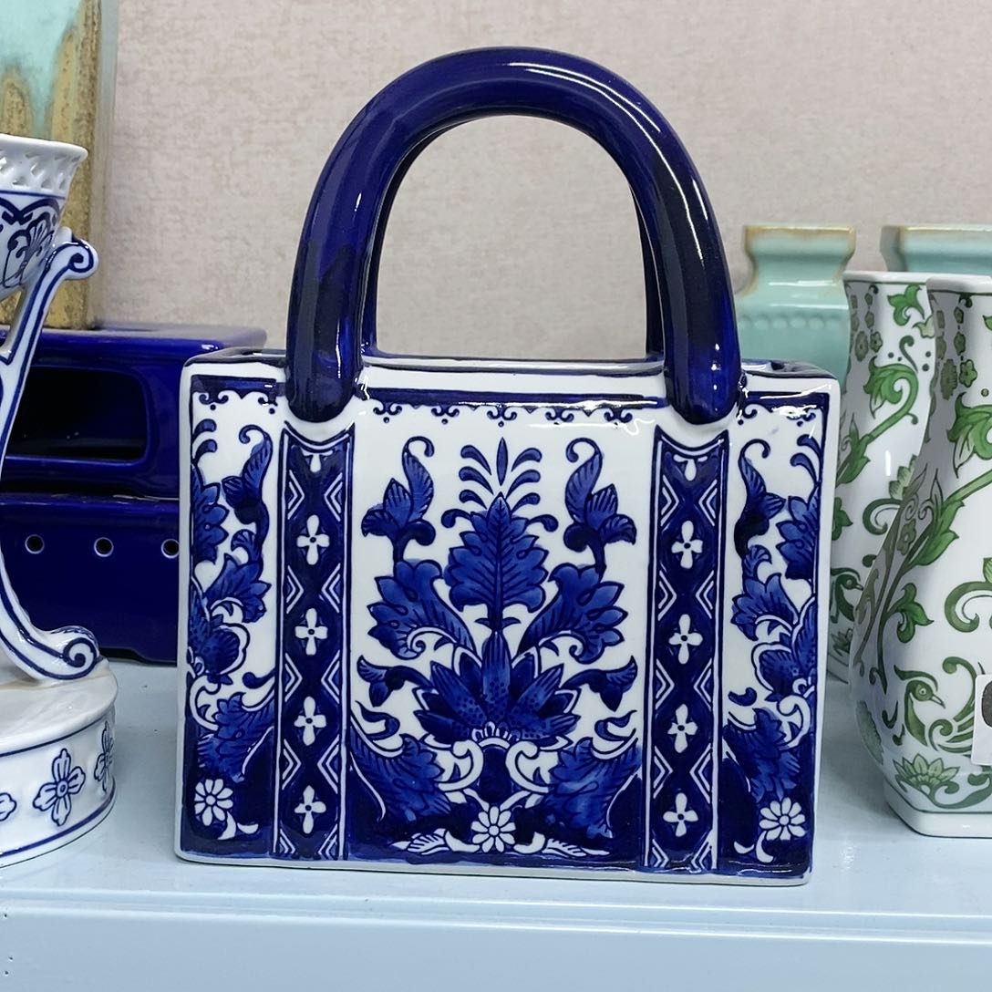 【闪购商品】摆件包包摆件瓷器………………………………