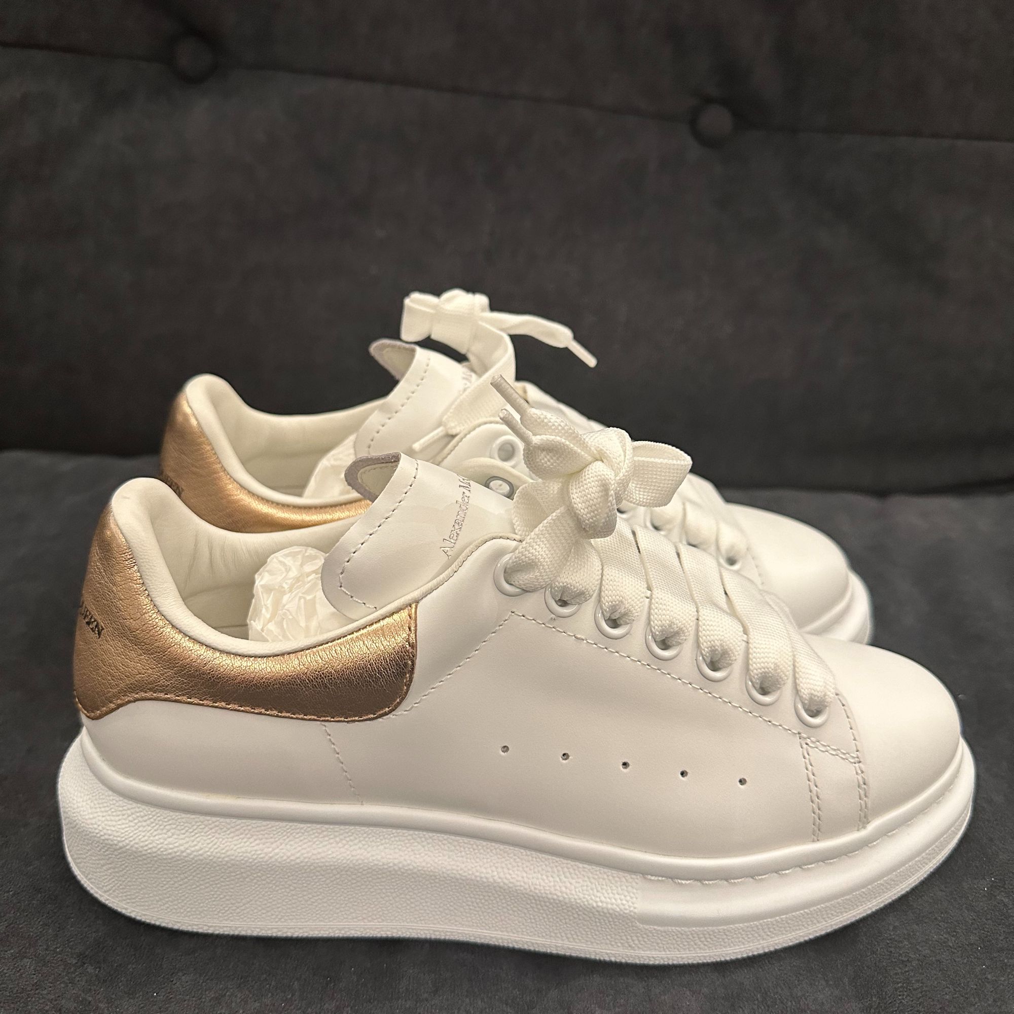 全新未使用 Alexander McQueen/亚历山大·麦昆 玫瑰金尾小白鞋