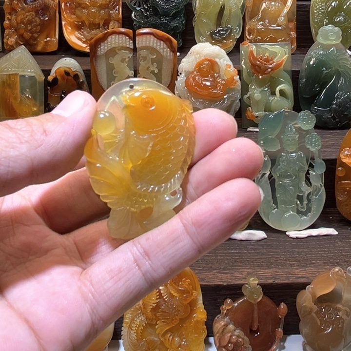 梨****蛇纹石玉未镶嵌颈饰