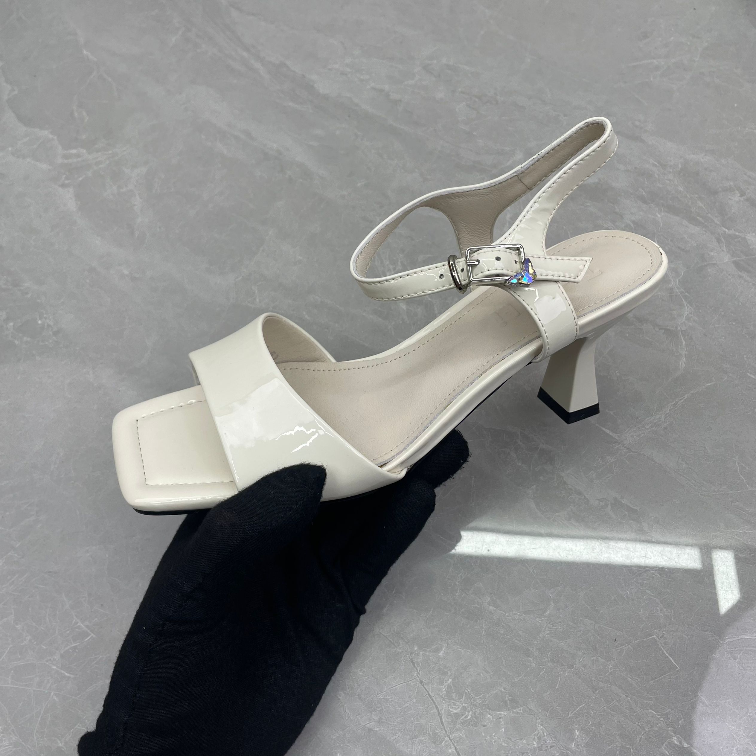 凉鞋女 (牛皮) b1601（孤品）e区36/37码