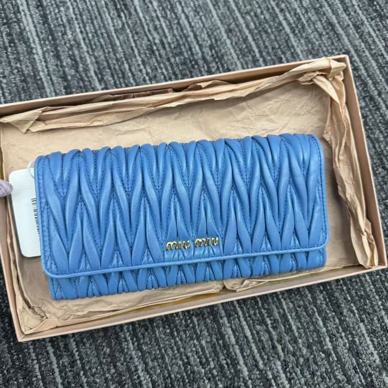 95新 MIU MIU/缪缪 缪缪蓝色褶皱钱包/二奢包包