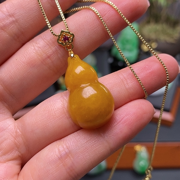 翡翠未镶嵌吊坠(赠链)