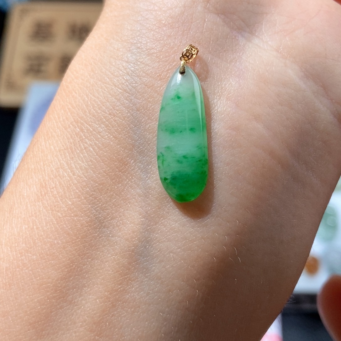 翡翠颈饰18K金镶嵌翡翠23.1×7.8×2.6