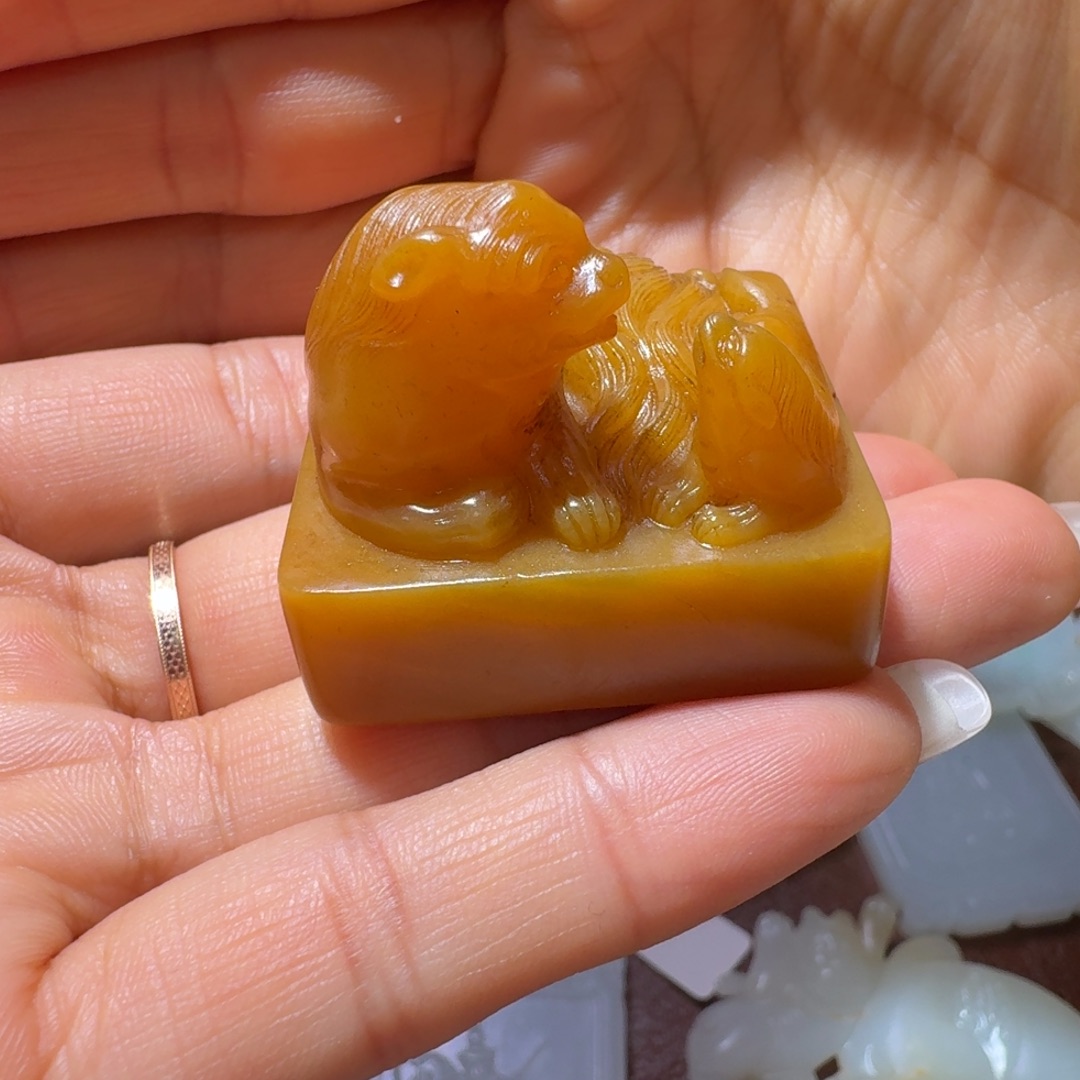 周***行和田玉未镶嵌把件