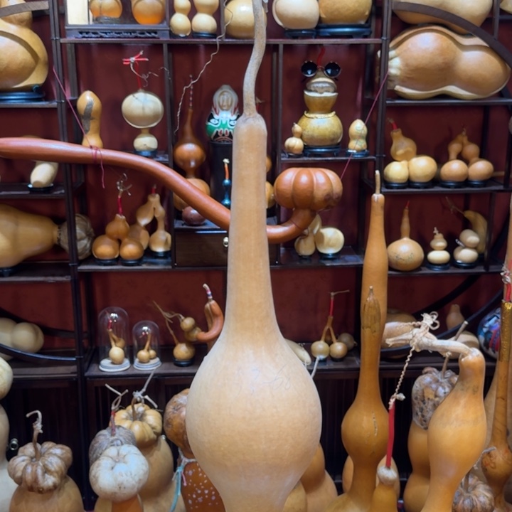 泉***荃大叶紫檀（黑酸枝木类）