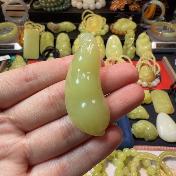 和田玉（黄玉）颈饰未镶嵌