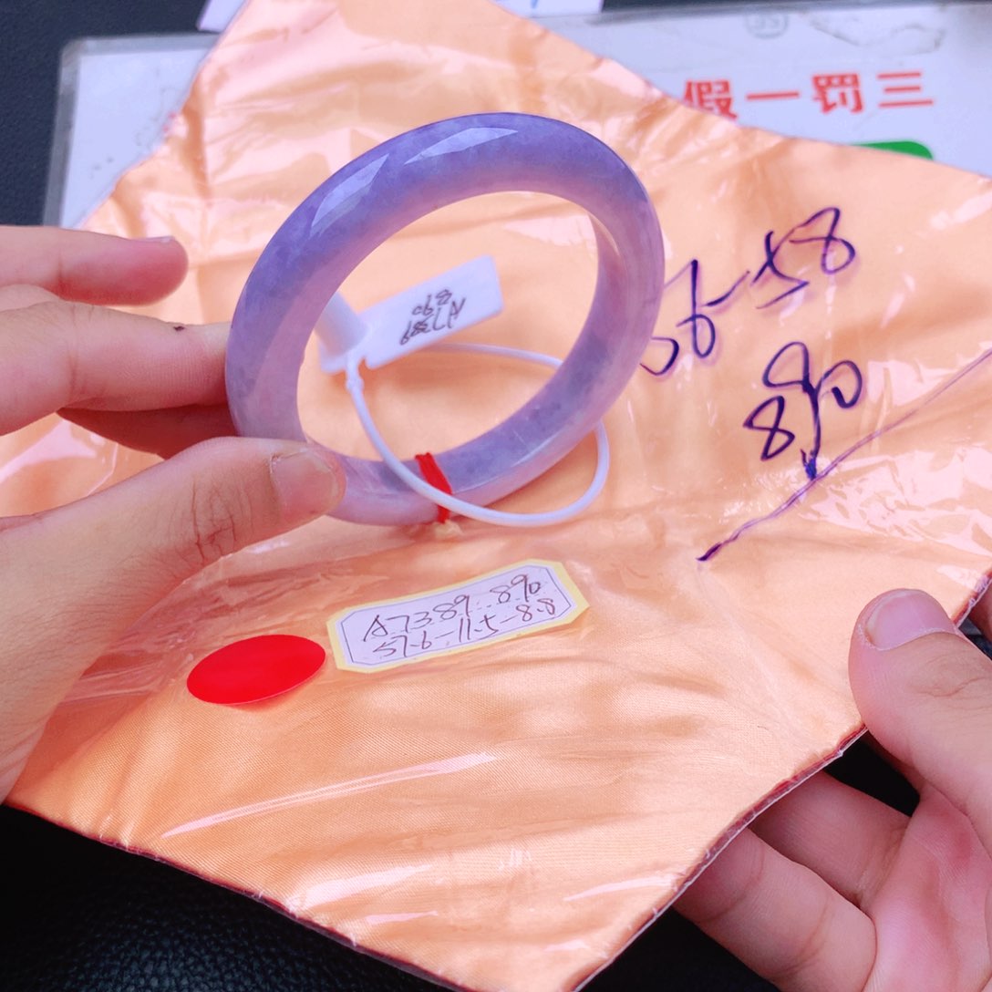 翡翠手镯未镶嵌翡翠