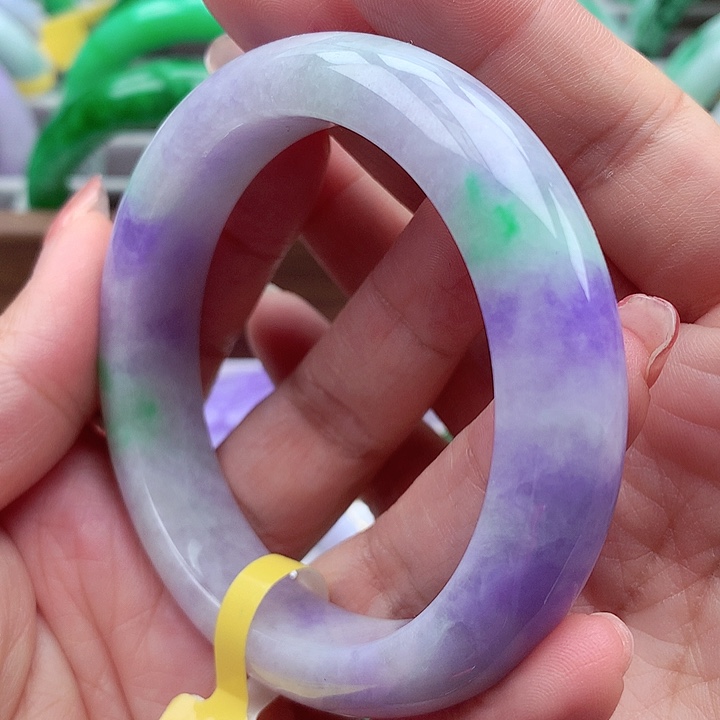 翡翠手镯未镶嵌翡翠