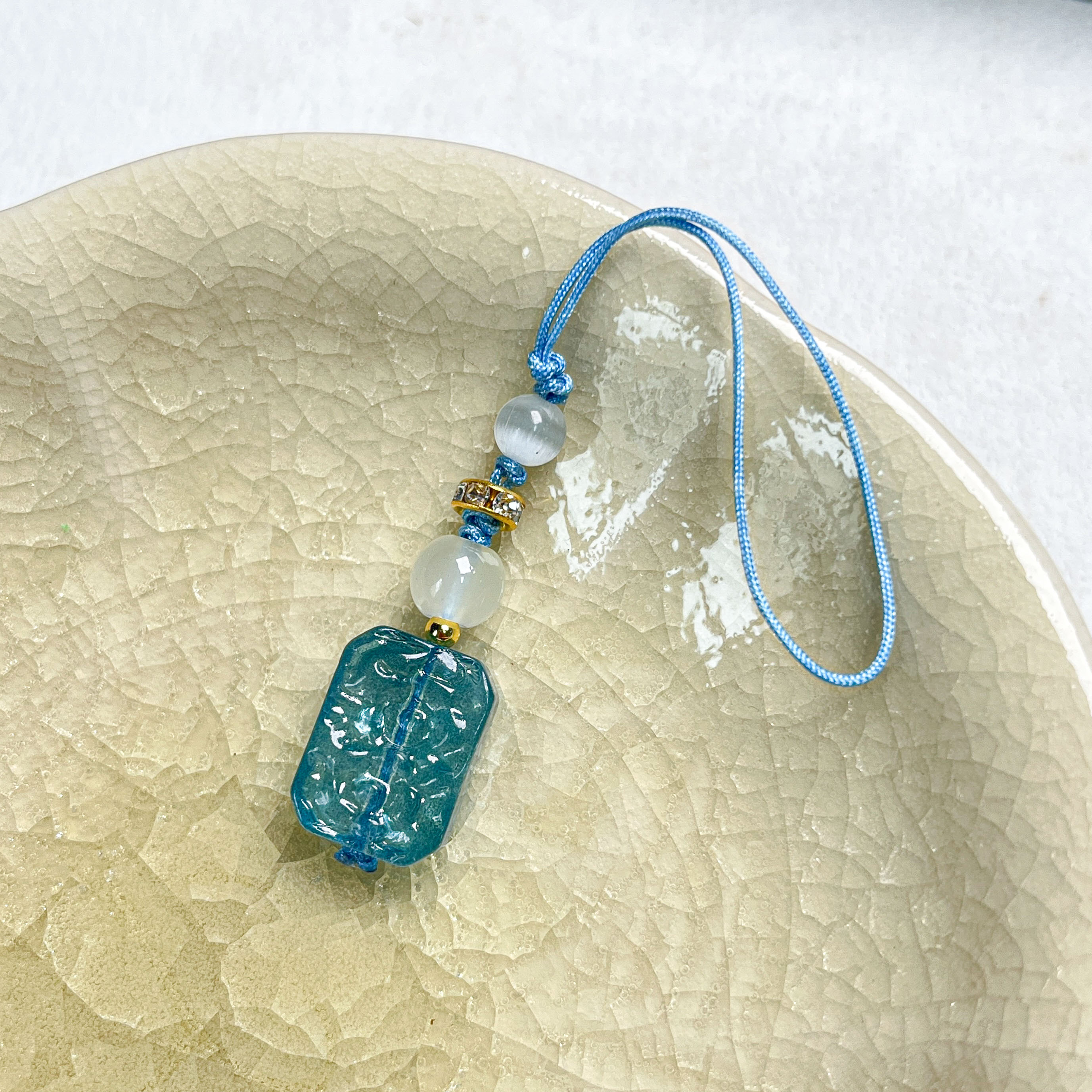 合成水晶琉璃孔蓝色花牌心微手机链    G-B403035