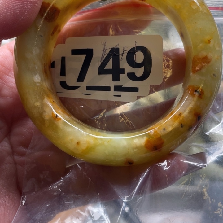 多***菜蛇纹石玉未镶嵌手镯