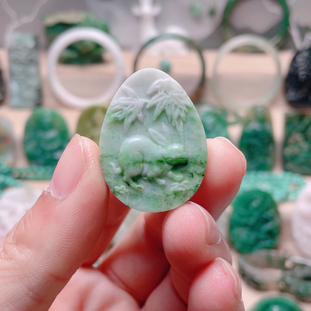 独山玉未镶嵌颈饰