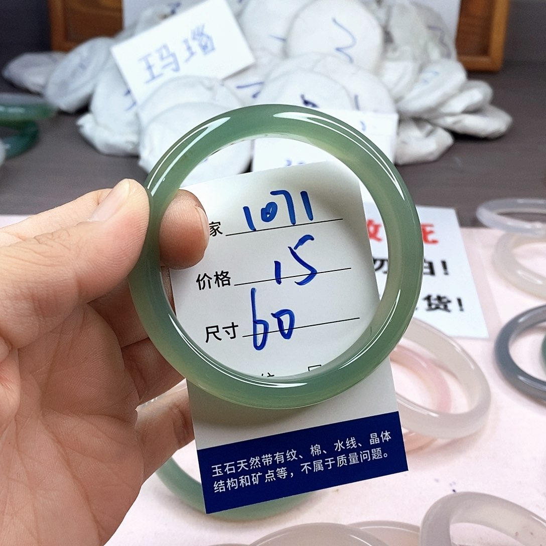 玛瑙/玉髓手镯未镶嵌1071