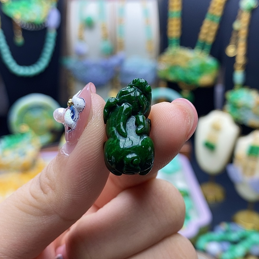 翡翠颈饰未镶嵌天然