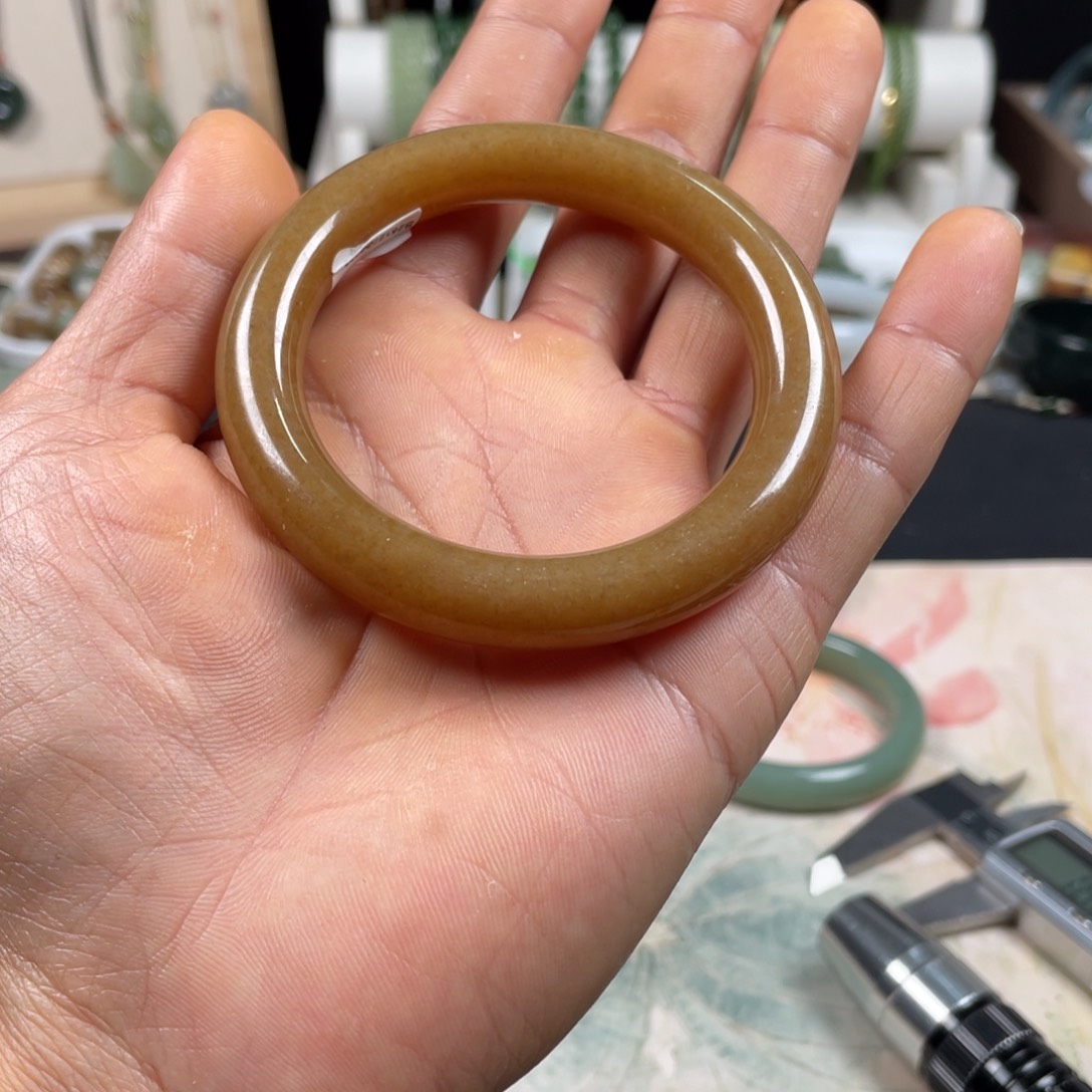 林****和田玉（糖玉）未镶嵌手镯和田玉糖玉手镯未镶嵌