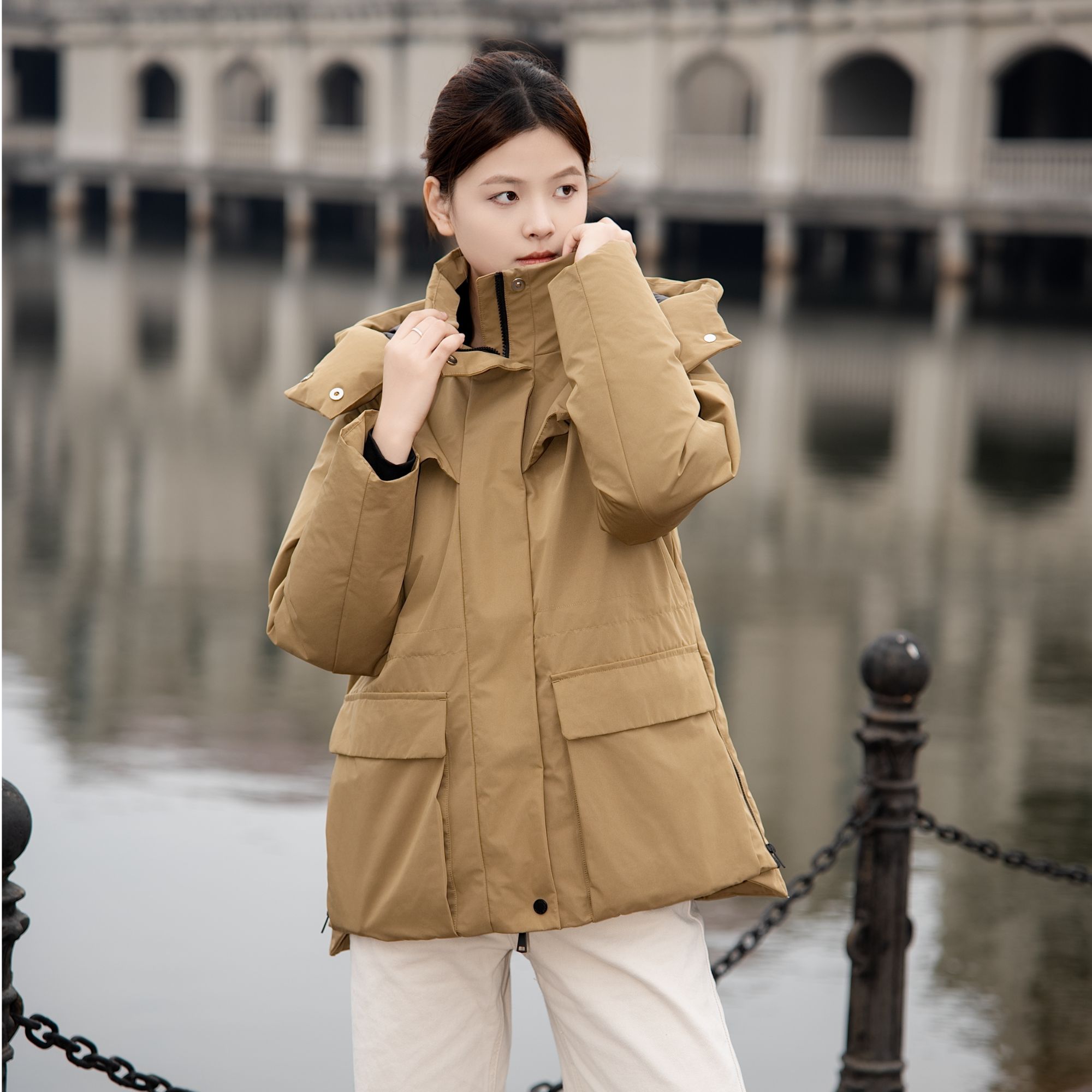 登美司新款2025年冬季保暖轻户外短款加厚防寒95白鹅绒羽绒服女2