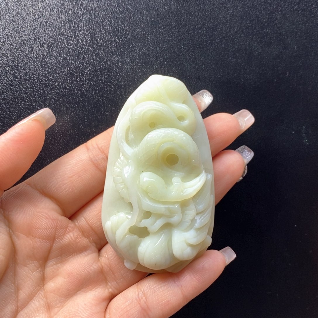 蛇纹石玉颈饰未镶嵌