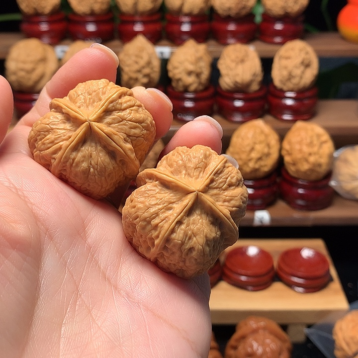 吊坠桃核四棱38尺寸