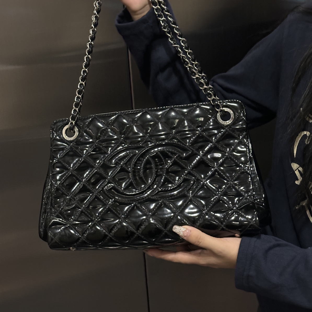 95新 Chanel/香奈儿 漆皮黑银单肩腋下包时尚百搭实用