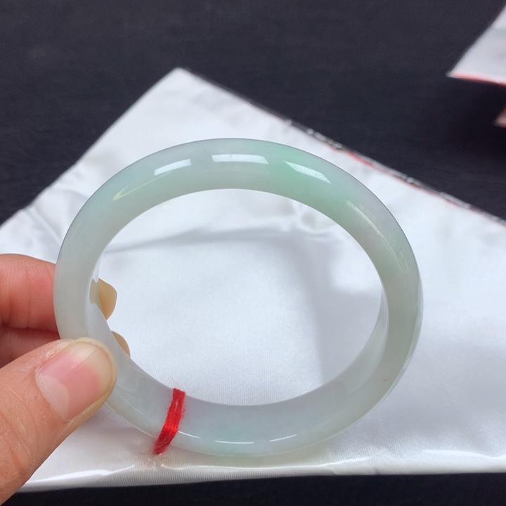 翡翠手镯未镶嵌57圈