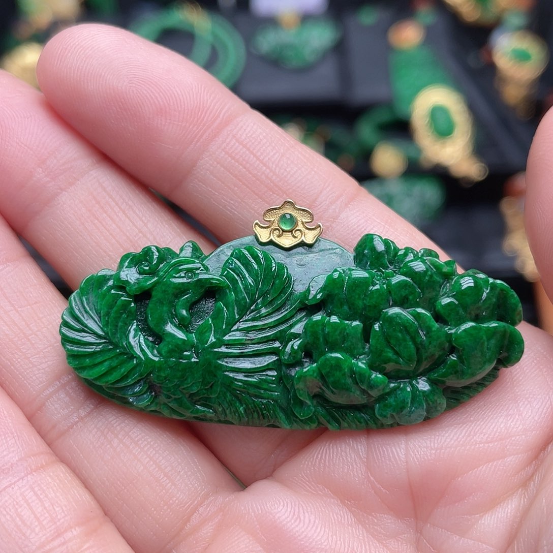 翡翠18K金镶嵌颈饰