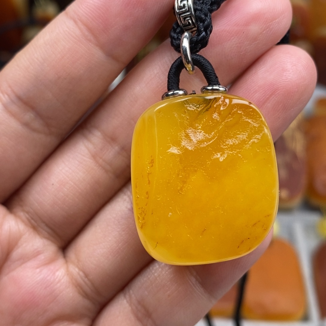 未镶嵌吊坠(赠链)琥珀