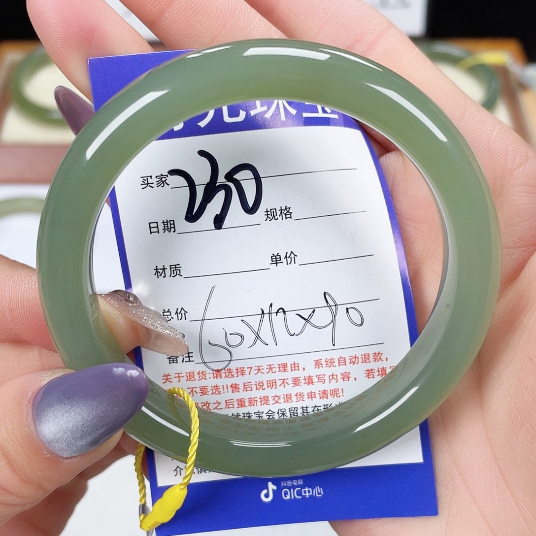 和田玉手镯未镶嵌